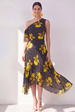 Vestido midi de chiffon de un solo hombro con flor amarilla negra y línea en A