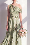 Vestido largo largo de dama de honor de satén verde salvia de un hombro