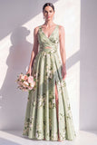 Vestido largo de dama de honor largo de satén verde salvia con escote en V y abertura