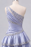 Vestido de bienvenida de satén gris azul, línea en A, un hombro fruncido, con cuentas