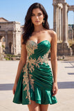 Vestido de bienvenida de satén ceñido verde oscuro con lentejuelas fruncidas y fajilla