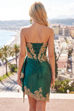 Vestido de bienvenida de satén verde oscuro con lentejuelas franzadas, corsé transparente y faja