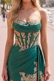 Vestido de bienvenida de satén verde oscuro con lentejuelas franzadas, corsé transparente y faja