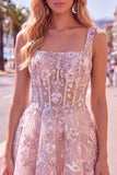 Corsé rosa de cuello cuadrado con vestido floral de bienvenida a casa