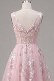 Corsé rosa escote en V con vestido floral de bienvenida a casa
