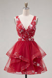 Vestido de bienvenida corto con recorte floral rojo y fruncido con recorte A A la Línea
