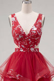 Vestido de bienvenida corto con recorte floral rojo y fruncido con recorte A A la Línea