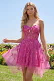 Una línea de vestido corto corsé con cuentas brillantes fucsia y florales de bienvenida