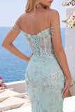 Vestido de Homecoming con corsé floral floral al descubierto y bodycon aplicación en menta