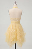 Vestido de bienvenida floral de fin de carrera amarillo mantequilla con escote halter, con escote en forma de línea en forma de A.