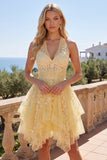 Vestido de bienvenida floral de fin de carrera amarillo mantequilla con escote halter, con escote en forma de línea en forma de A.