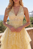 Vestido de bienvenida floral de fin de carrera amarillo mantequilla con escote halter, con escote en forma de línea en forma de A.