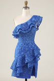 Vestido de bienvenida de un hombro azul real con flores, cuentas y volantes, con abertura