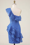 Vestido de bienvenida de un hombro azul real con flores, cuentas y volantes, con abertura