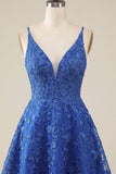 Vestido de bienvenida a casa azul real con tirantes finos con cuentas en azul real