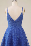 Vestido de bienvenida a casa azul real con tirantes finos con cuentas en azul real