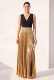 Vestido formal negro dorado con cuello en V plisado y abertura