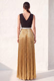 Vestido formal negro dorado con cuello en V plisado y abertura