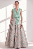 Vestido largo azul de madre de la novia con escote en V y escote en V