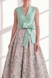 Vestido largo azul de madre de la novia con escote en V y escote en V