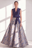 Vestido largo azul de madre de la novia con escote en V y escote en V