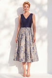 Vestido midi de mariposa azul marino azul marino con escote en V