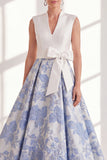 Vestido azul de Madre de la novia largo de escote en V con lazo