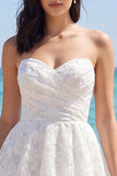 Sweetheart Floral Línea A Vestido Blanco de Niveles