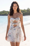 Vestido blanco pequeño sin tirantes con recorte floral