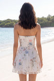 Vestido blanco pequeño sin tirantes con recorte floral