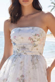 Vestido blanco Pequeño A Line, floral sin tirantes