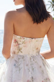 Vestido blanco Pequeño A Line, floral sin tirantes