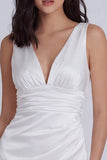 Vestido corto corto de graduación corto corto de satén fruncido de escote en V y escote en V