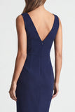 Vestido de trabajo midi con cuello asimétrico azul marino y abertura