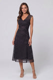 Vestido de trabajo Midi de malla blanca negra de puntos y cuello en V