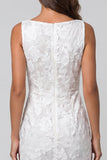 Vestido de trabajo midi floral con escote barco de marfil con funda fruncido