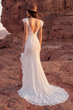 Vestido de novia bohemio con volantes y sirena de encaje marfil y abertura