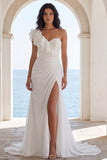 Vestido de novia de playa con rodillos de marfil marfil con cola de sirena arrugada y abertura