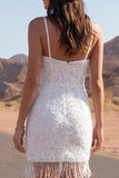 Vestido de novia corto corto y brillante de marfil con alentes finos y flecos
