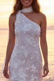 Vestido de novia corto de marfil con un solo hombro y faja