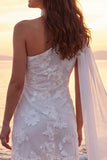 Vestido de novia corto de marfil con un solo hombro y faja