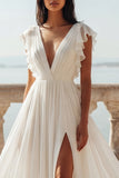 Vestido de novia de chiffon de línea marfil con volantes en V y abertura