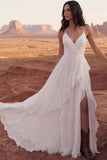 Tirantes finos de marfil Un vestido de novia bohemio con volantes en línea y abertura