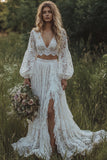 Vestido bohemio bohemio de manga larga con volantes de línea de marfil de encaje marfil y escote en V