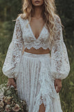 Vestido bohemio bohemio de manga larga con volantes de línea de marfil de encaje marfil y escote en V