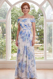 Vestido largo de Madre de la Novia con flor blanca azul de gasa sobre el hombro y fruncido