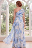 Vestido largo de madre de la novia con flor blanca azul de gasa azul y un hombro