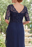 Vestido largo de madre de la novia con escote en V y chiffon azul marino con volantes