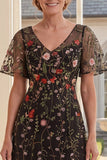 Vestido largo de madre de la novia bordado con tul negro en pico
