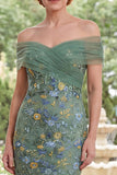 Vestido largo de madre de la novia bordado verde sirena sobre el hombro